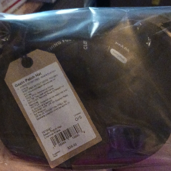 Prana Dark Cap with Logo - Picture 2 of 3